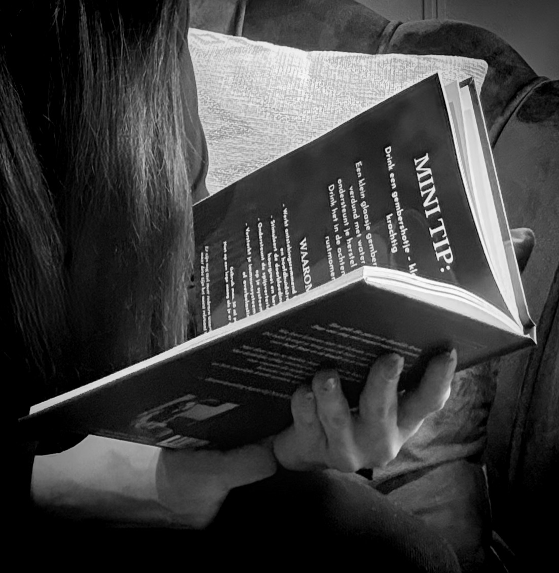 Omslag van het boek 'Voor wie verder kijkt dan de spiegel'